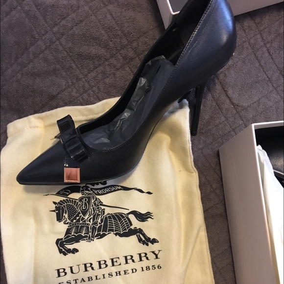 Burberry pumps NWOT - Picture 8 of 8